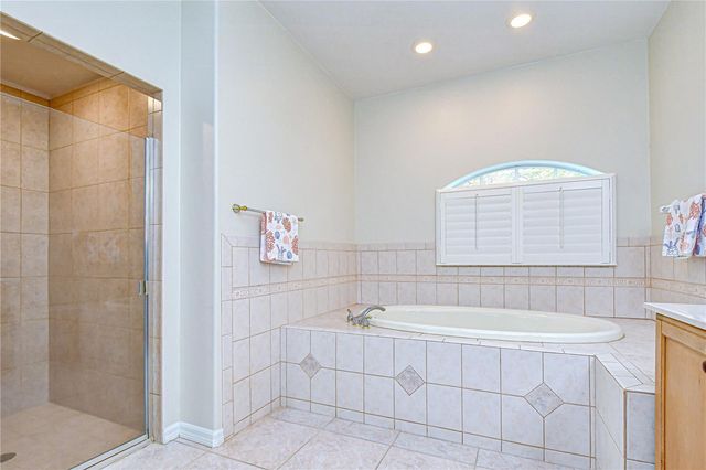 5612 EAGLEGLEN PLACE, Lithia, FL 33547