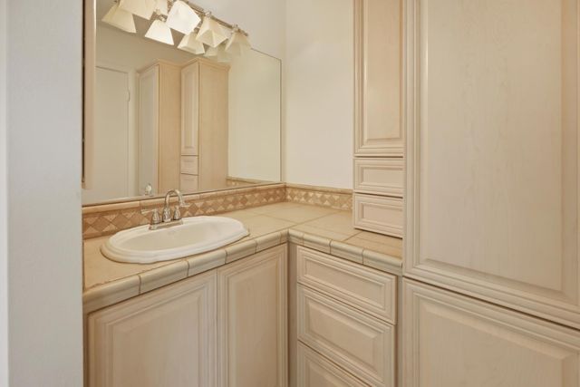 8421 Lost Cavern Ct, Citrus Heights, CA 95621