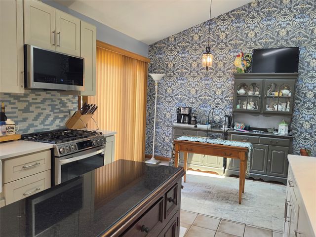 1420 HARDSCRABBLE Boulevard, Erie, PA 16505