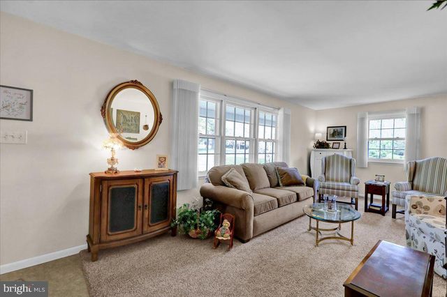 4 UPLAND RD, Wyomissing, PA 19609
