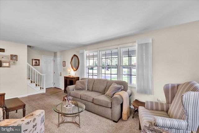 4 UPLAND RD, Wyomissing, PA 19609