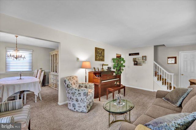 4 UPLAND RD, Wyomissing, PA 19609