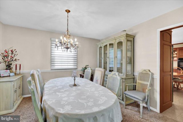 4 UPLAND RD, Wyomissing, PA 19609