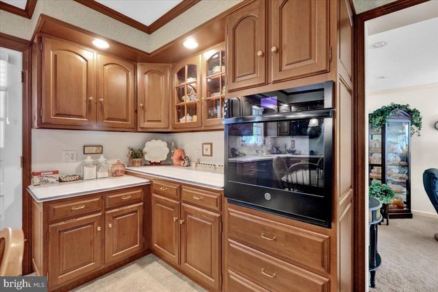 4 UPLAND RD, Wyomissing, PA 19609