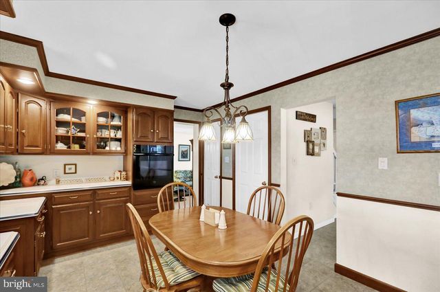 4 UPLAND RD, Wyomissing, PA 19609