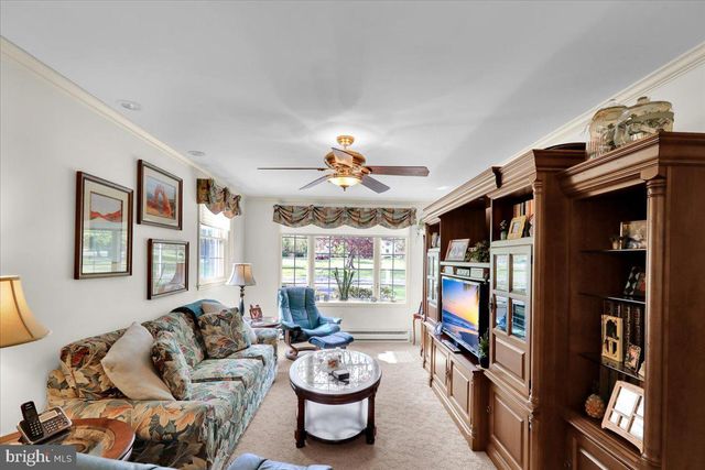 4 UPLAND RD, Wyomissing, PA 19609