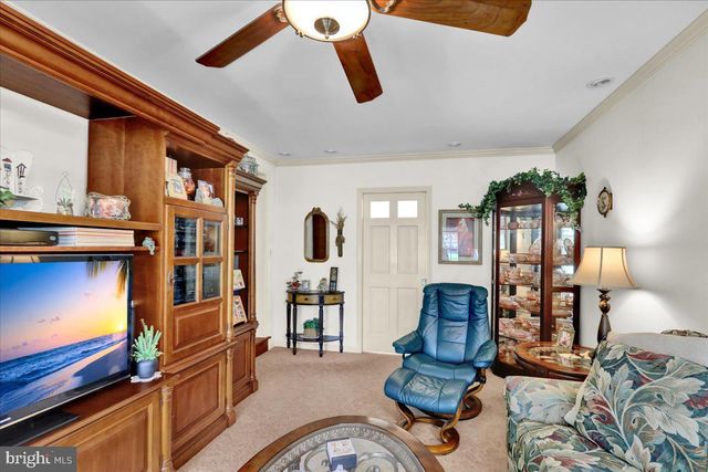4 UPLAND RD, Wyomissing, PA 19609