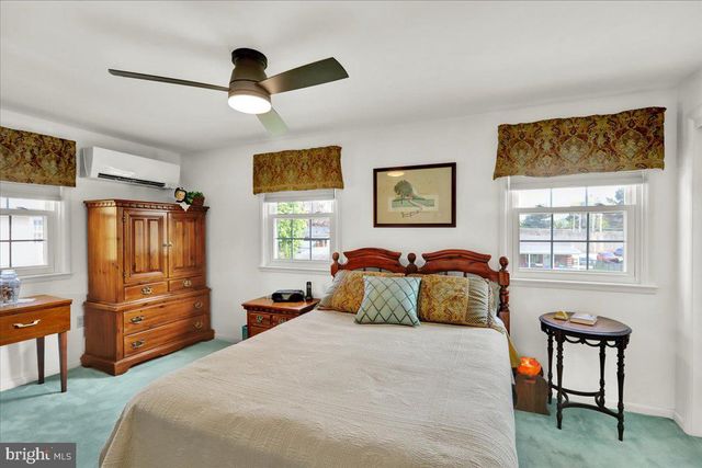 4 UPLAND RD, Wyomissing, PA 19609