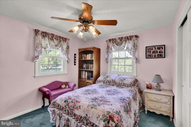 4 UPLAND RD, Wyomissing, PA 19609