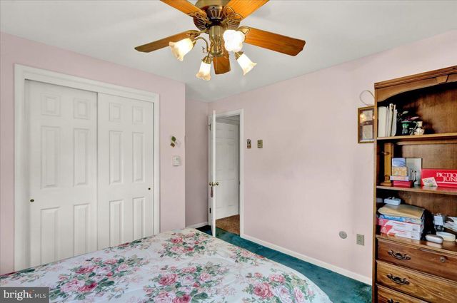 4 UPLAND RD, Wyomissing, PA 19609