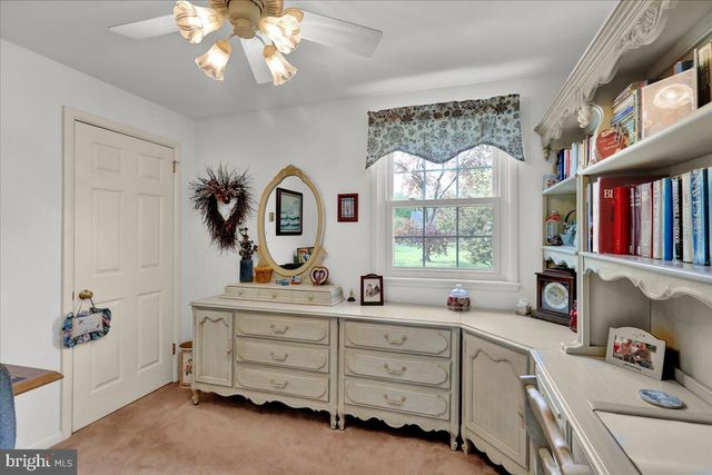 4 UPLAND RD, Wyomissing, PA 19609