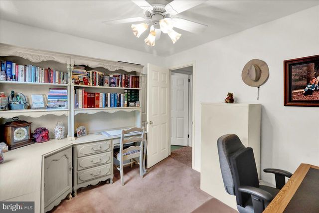 4 UPLAND RD, Wyomissing, PA 19609