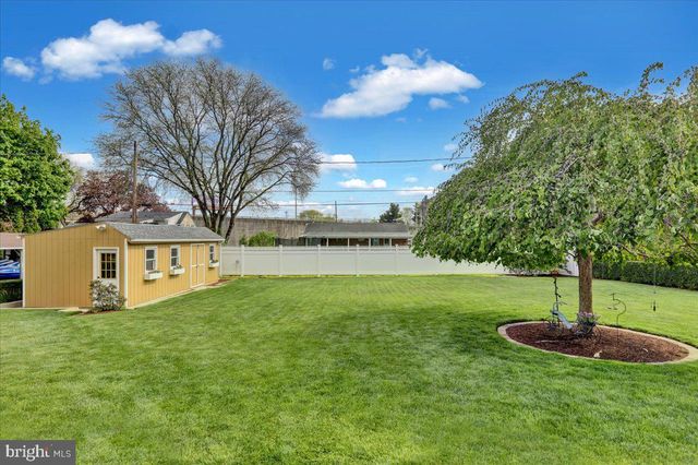 4 UPLAND RD, Wyomissing, PA 19609