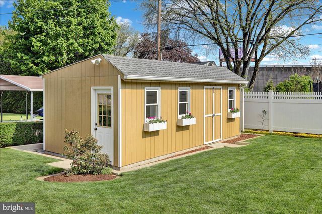 4 UPLAND RD, Wyomissing, PA 19609