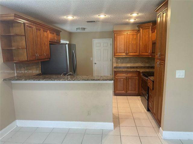 2939 Myrtle Oak Cir, Davie, FL 33328