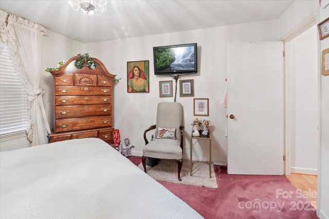 99 Holbert Mountain Road, Zirconia, NC 28790