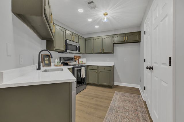 2336 Benay Rd, Nashville, TN 37214