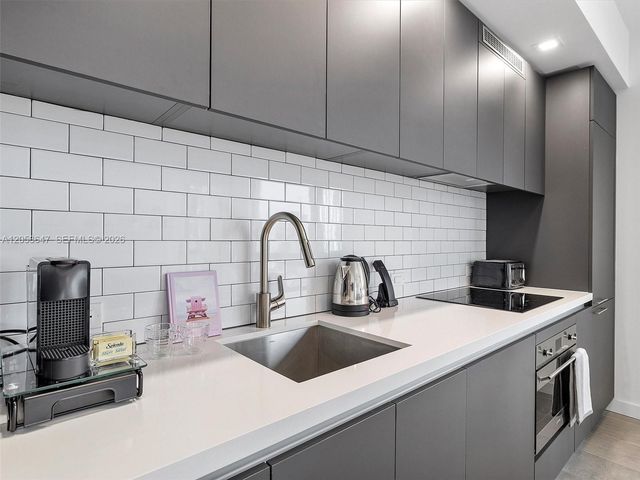 227 NE 2nd St 2706, Miami, FL 33132