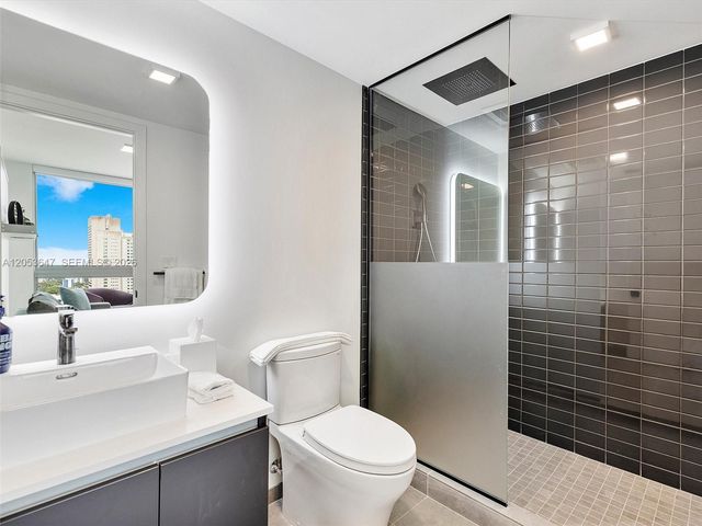 227 NE 2nd St 2706, Miami, FL 33132