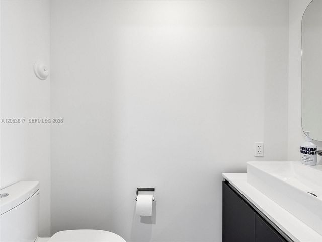 227 NE 2nd St 2706, Miami, FL 33132