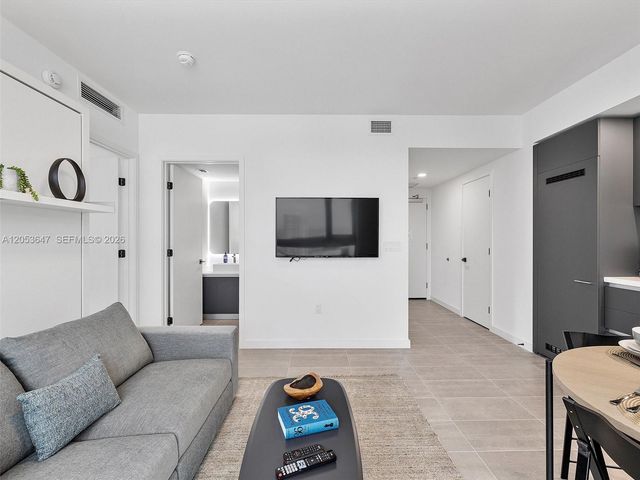 227 NE 2nd St 2706, Miami, FL 33132