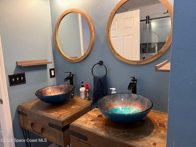 1060 Mina Avenue NE, Palm Bay, FL 32907