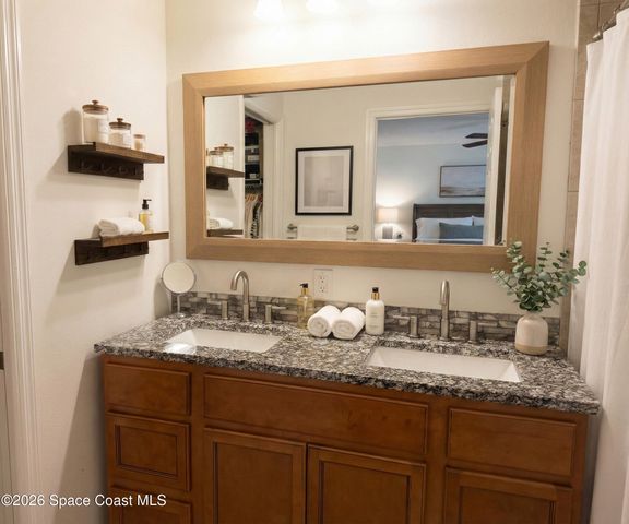 1060 Mina Avenue NE, Palm Bay, FL 32907