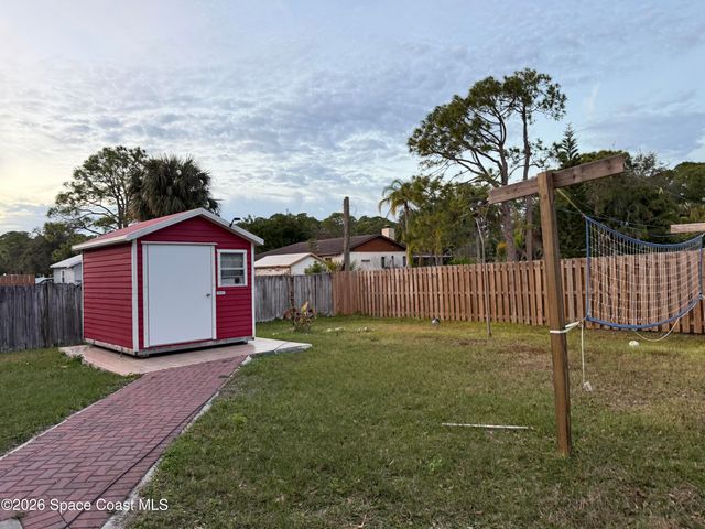 1060 Mina Avenue NE, Palm Bay, FL 32907