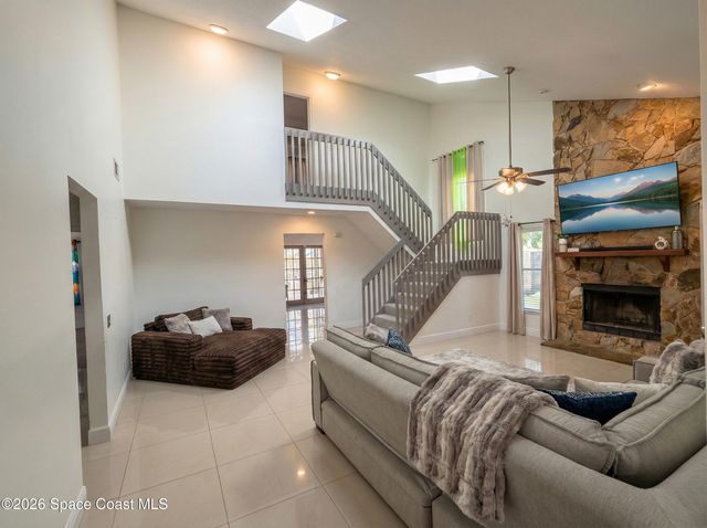 1060 Mina Avenue NE, Palm Bay, FL 32907