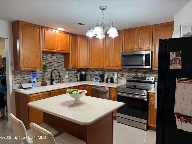 1060 Mina Avenue NE, Palm Bay, FL 32907