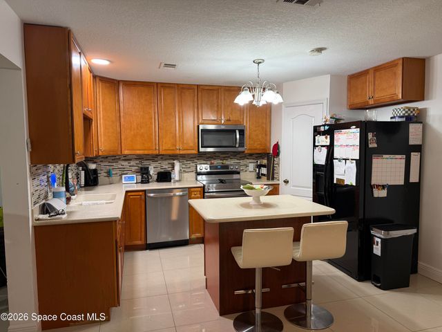 1060 Mina Avenue NE, Palm Bay, FL 32907