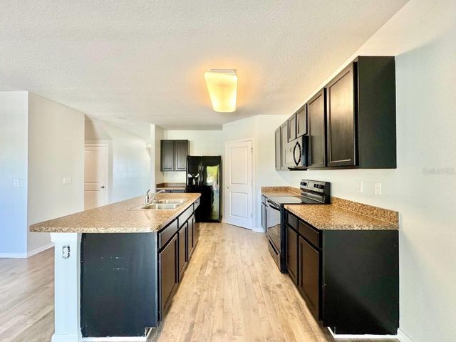 35743 HILLBROOK AVENUE, Zephyrhills, FL 33541