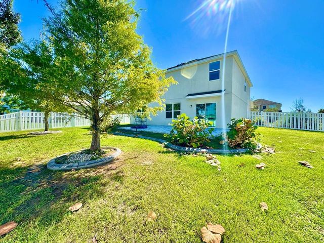 35743 HILLBROOK AVENUE, Zephyrhills, FL 33541