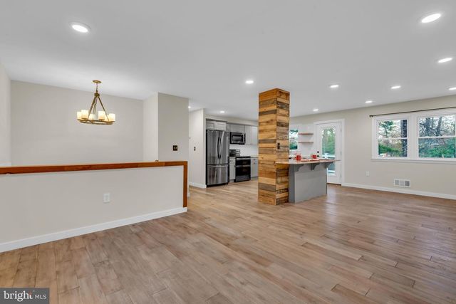 151 LONG POINT CT, Pasadena, MD 21122