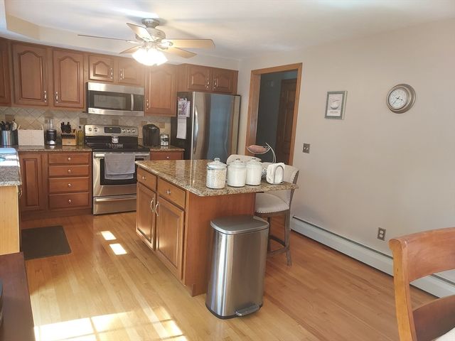1 Dorianna Cir, Shrewsbury, MA 01545