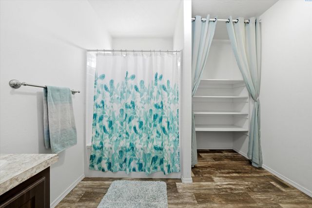 514 14th St, Benton City, WA 99320