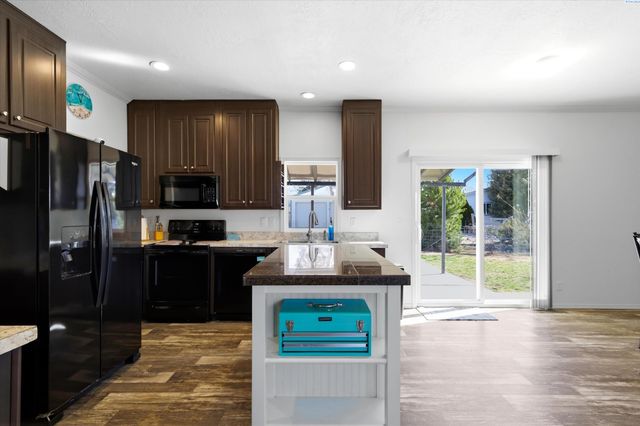 514 14th St, Benton City, WA 99320