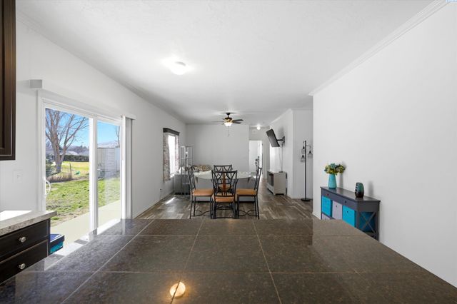 514 14th St, Benton City, WA 99320