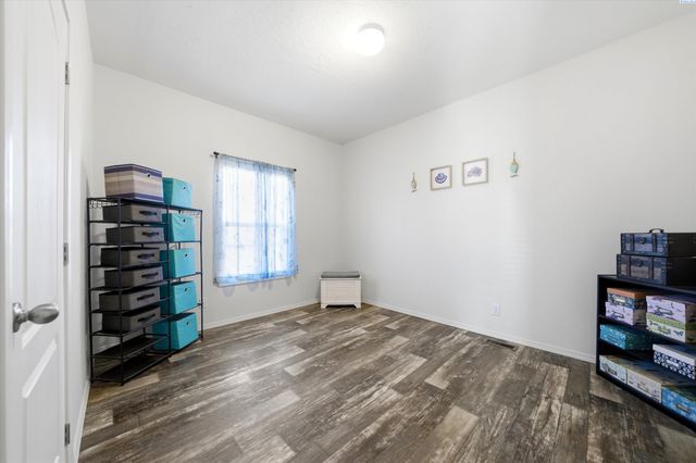 514 14th St, Benton City, WA 99320