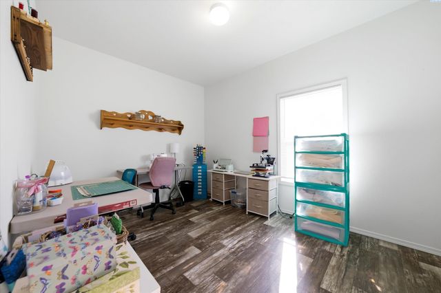 514 14th St, Benton City, WA 99320