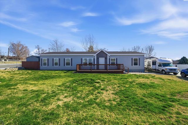 514 14th St, Benton City, WA 99320