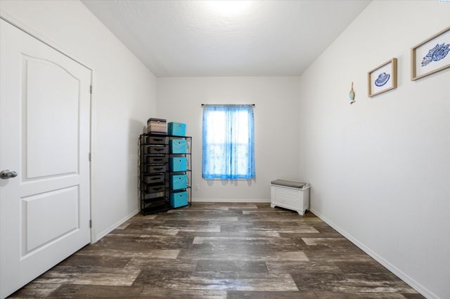 514 14th St, Benton City, WA 99320