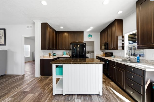 514 14th St, Benton City, WA 99320