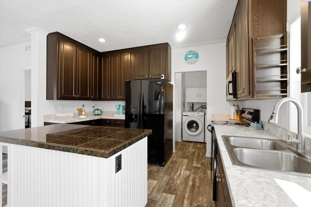 514 14th St, Benton City, WA 99320