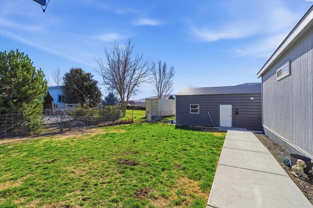 514 14th St, Benton City, WA 99320