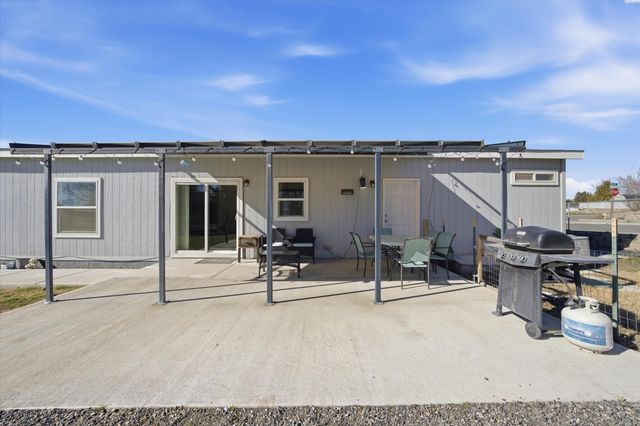 514 14th St, Benton City, WA 99320