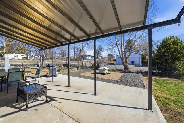 514 14th St, Benton City, WA 99320