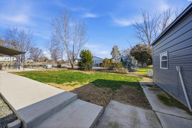 514 14th St, Benton City, WA 99320