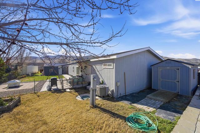 514 14th St, Benton City, WA 99320