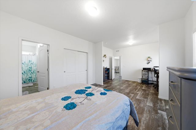 514 14th St, Benton City, WA 99320